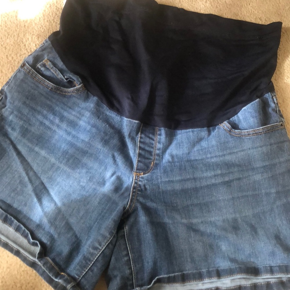 Maternity shorts